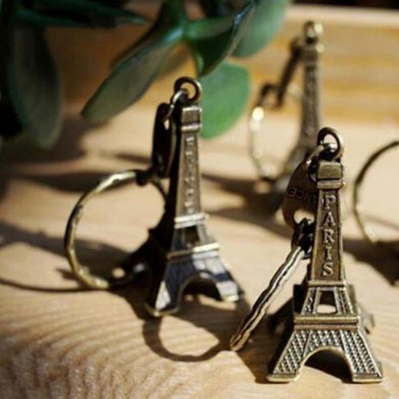 New Mini Eiffel Tower keychain, Bag charm or Lovely 3D decoration - Picture 5 of 6